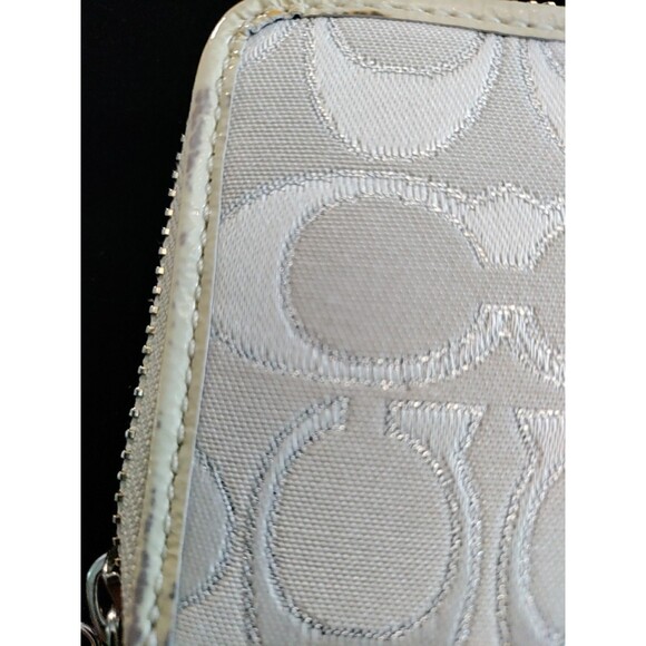 Coach Signature Poppy Heart Shimmer Khaki Silver Zip Wristlet Wallet - Picture 4 of 7